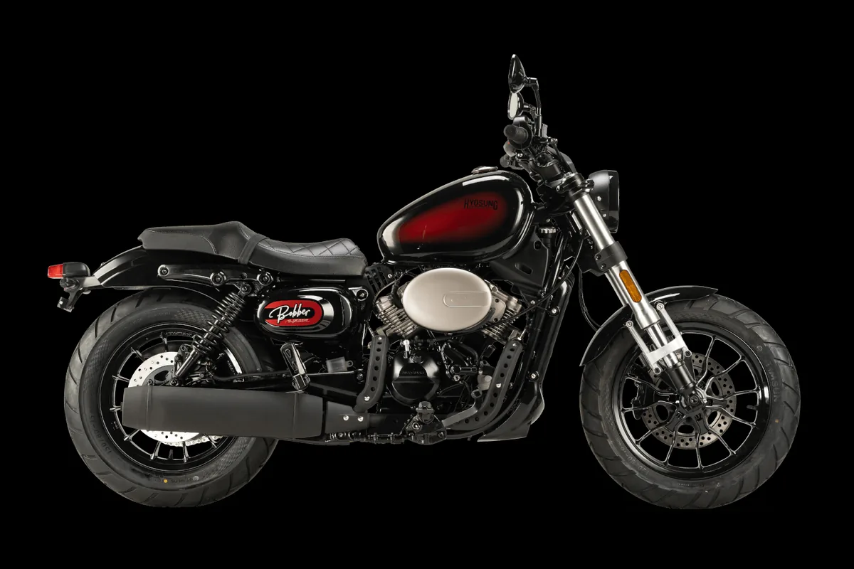 Hyosung GV300i S Aquila Cruiser in Schwarz und Rot